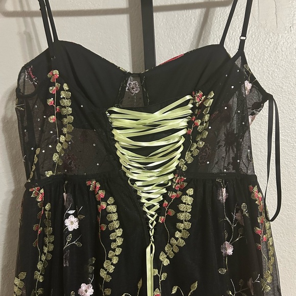 City Studios juniors floral embroidered mesh gown, size 11 - Picture 6 of 9